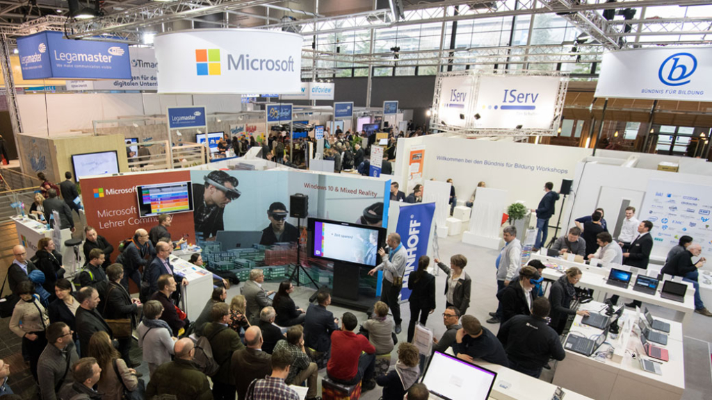 Bild vom Microsoft Messestand auf der didacta 2018. Bild vom Microsoft Messestand auf der didacta 2018.