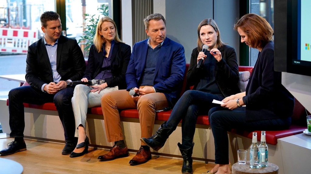 Diskussionsrunde auf dem dritten #digitalfueralle Frühstück bei Microsoft Berlin Diskussionsrunde auf dem dritten #digitalfueralle Frühstück bei Microsoft Berlin