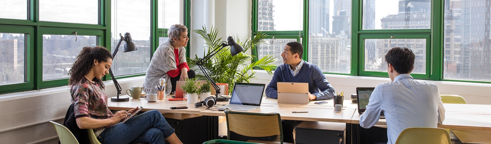 Arbeitnehmer arbeiten in einem modernen Office