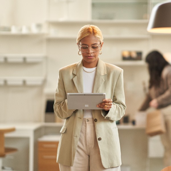 Retail store manager doing queue management via tablet on the store floor.