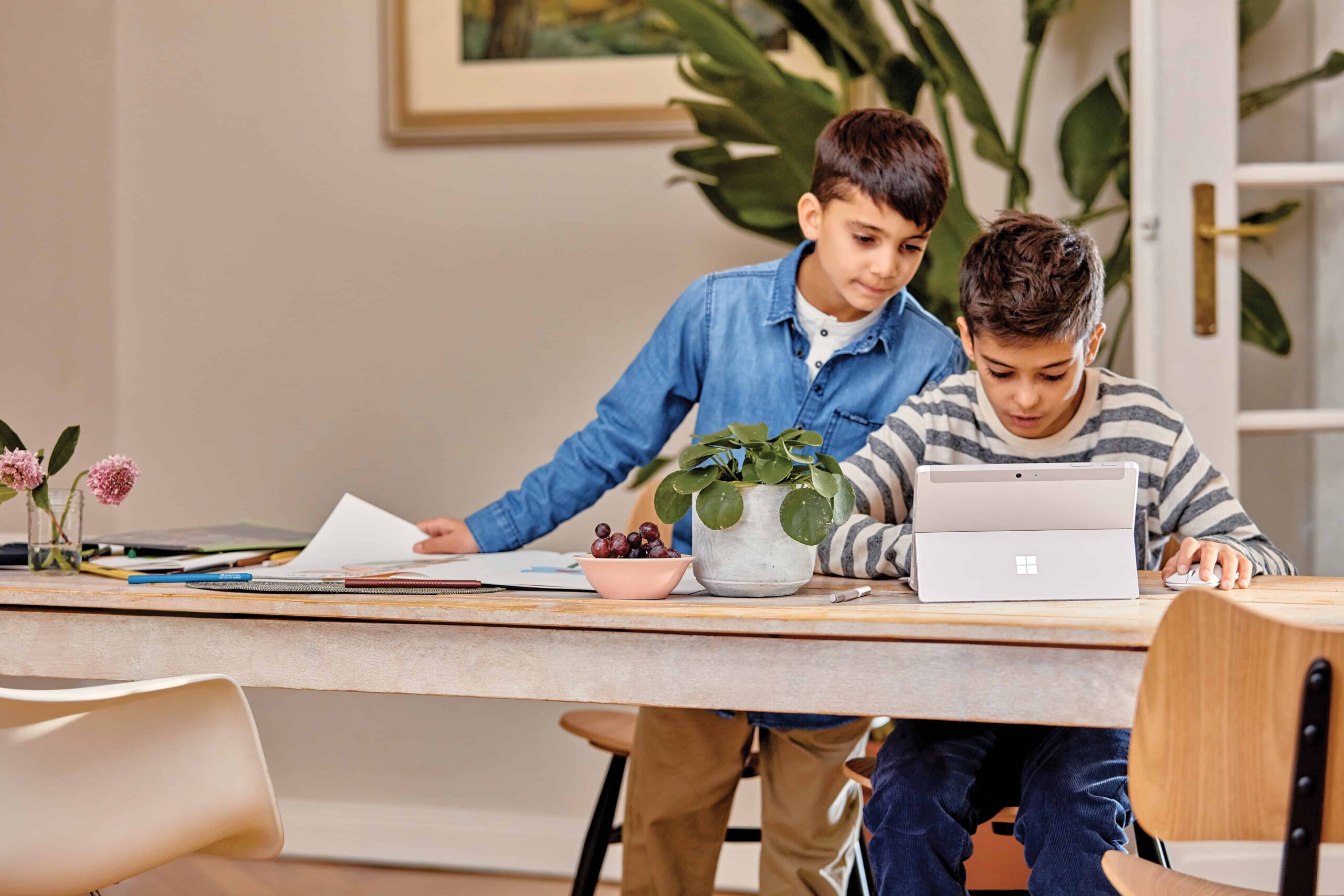 WIN19_BTS_SurfaceGo_0203-1