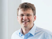 stefan hoppe headshot