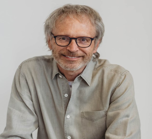 Headshot of Tom Lawry.