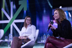 Priscyla Laham, President of Microsoft Brazil presenting at a conference