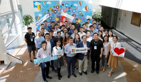 Hsiao-Wuen Hon, Andrew Yao posing for the camera