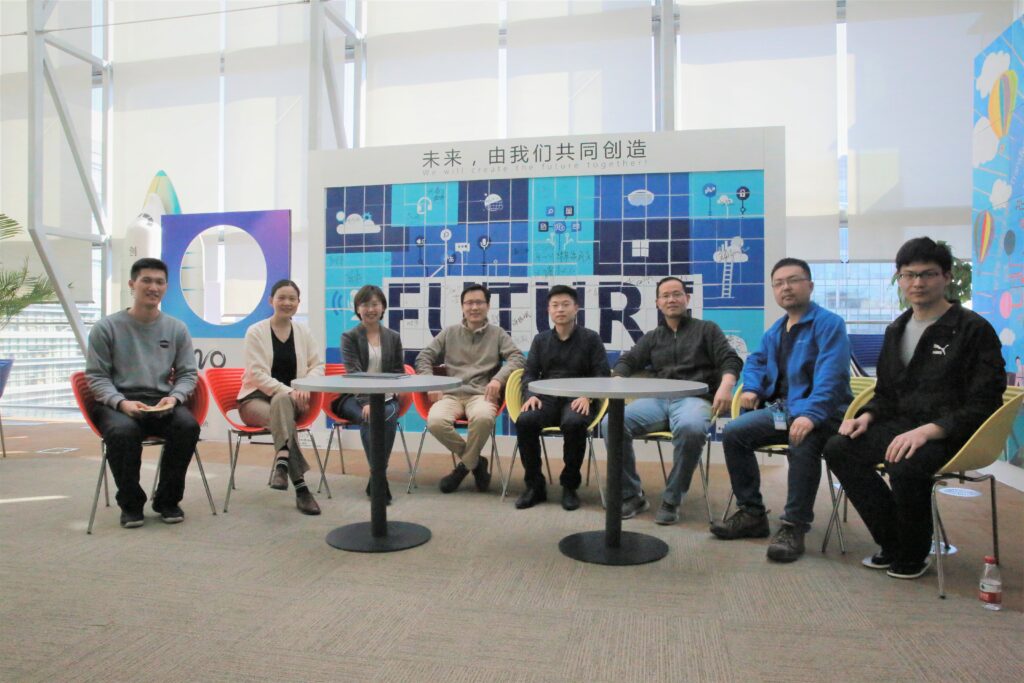 铸星讲座结束后团队合影，从左至右分别为：张智慧、孙丽君、石贝贝、杨凡、冷静文、刘云新、苗又山、张宸