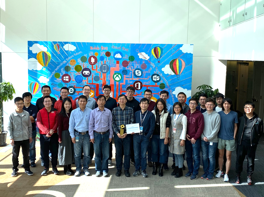 微软亚洲研究院语言、知识和用户组合影:胡琳梅(第一排右五),敖翔(第二排左三)、周明(第一排左六)、段楠(第二排左六)、谢幸(第一排左五)、王希廷(第一排左三)