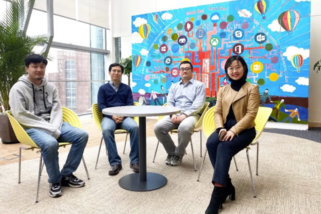 郑书新（左一）、秦涛（左二）、石贝贝（右一）、邢佳（右二）合影留念