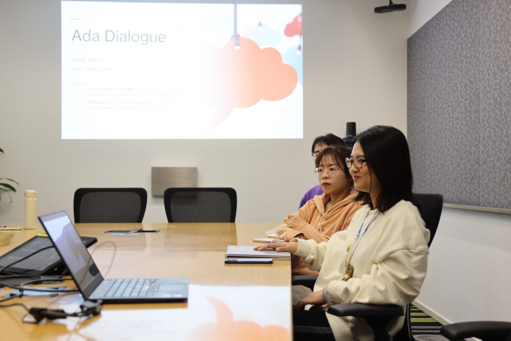 刘蓓研究员倾听实习生们的问题