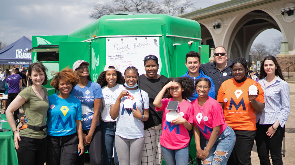 group photo at the EcoPod Chicago Humboldt event