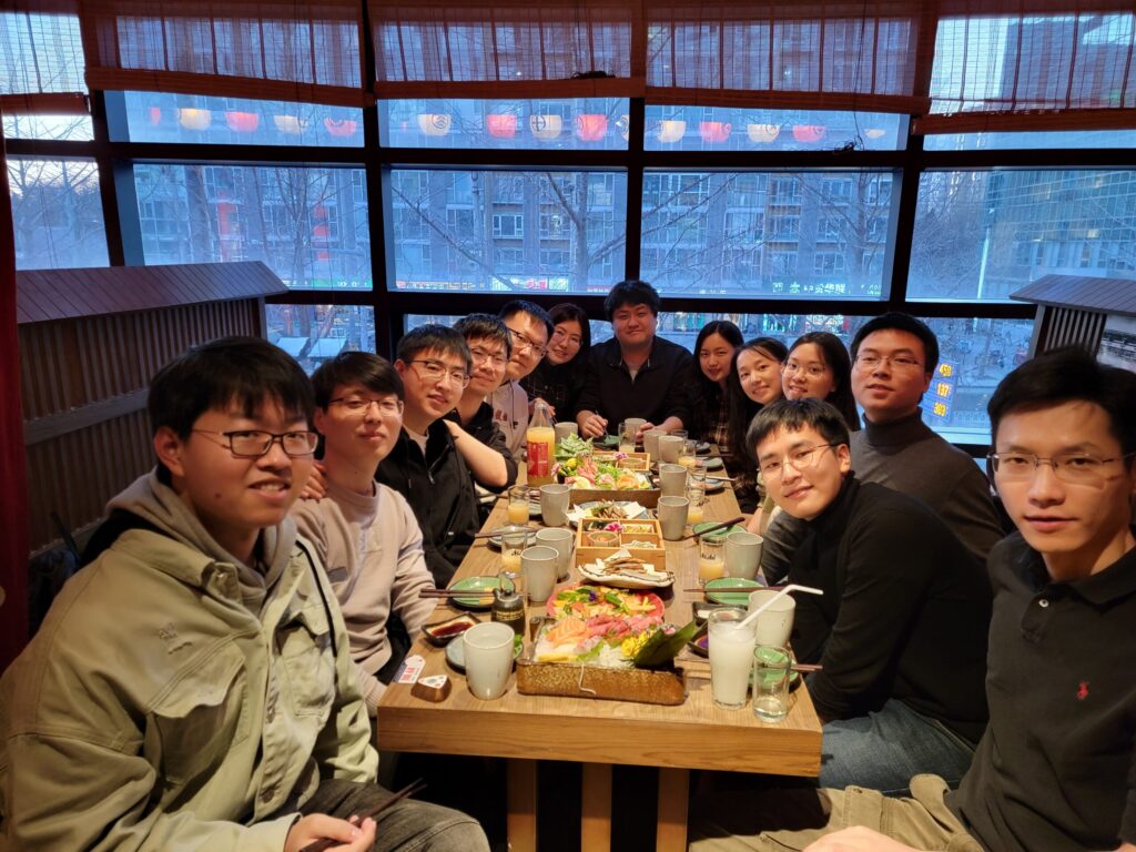 实习生与 Mentor 小聚
邵奕佳(右六),周梦宇(右一)