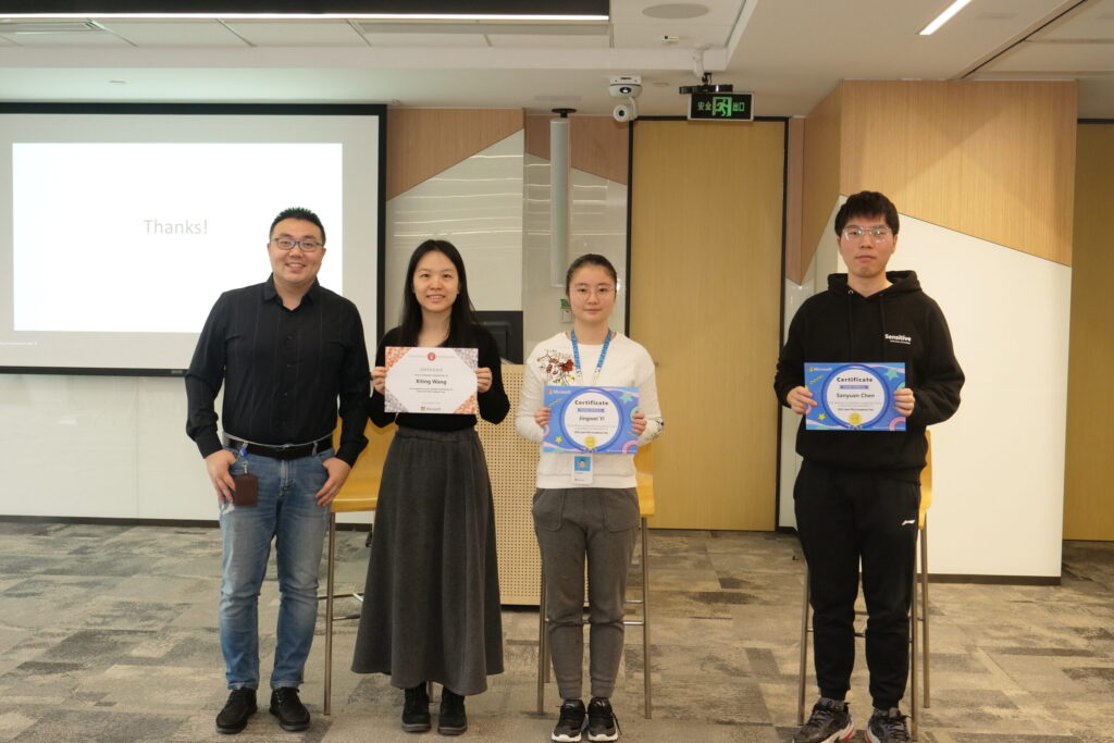 微软亚洲研究院高级研究员王希廷(左二)与组内联培学生