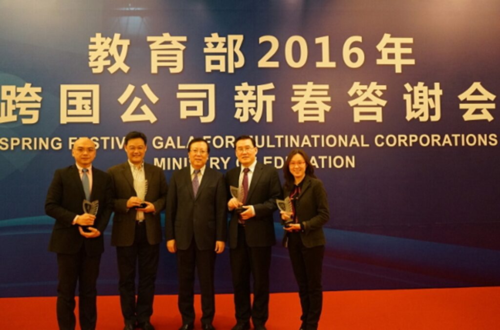 Long Qingquan, Ovid Tzeng posing for the camera