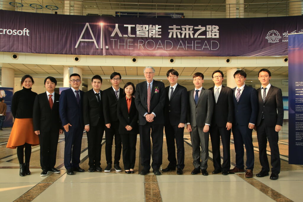 2017年“微软学者”奖学金获得者与1986年度图灵奖获得者John Hopcroft教授。