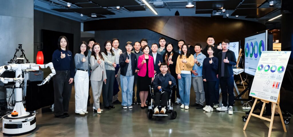 叶校长参观微软亚洲研究院，与研究人员交流并了解人工智能技术的最新发展。