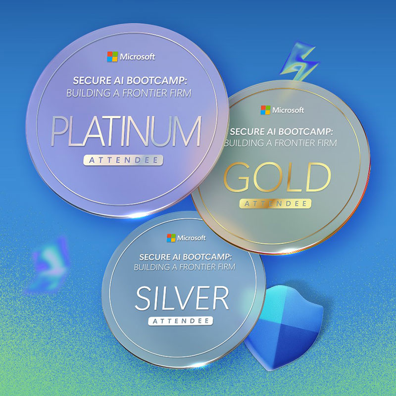 「Secure AI Bootcamp: Building a Frontier Firm」イベントのための三つの円形Microsoftバッジ。最大のバッジはプラチナで「PLATINUM Attendee」という文字があり、二番目はゴールドで「GOLD Attendee」、三番目はシルバーで「SILVER Attendee」と書かれています。バッジは、青から緑へのグラデーションの背景に、さりげない光る形とともに表示されています。