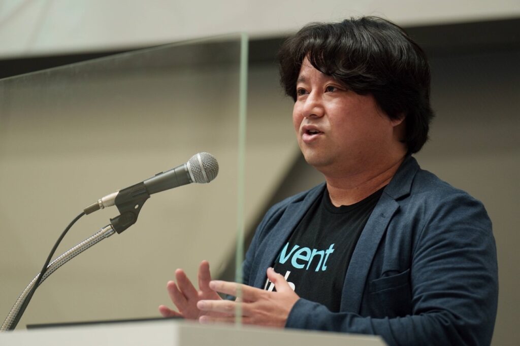 講演中のスピーカー