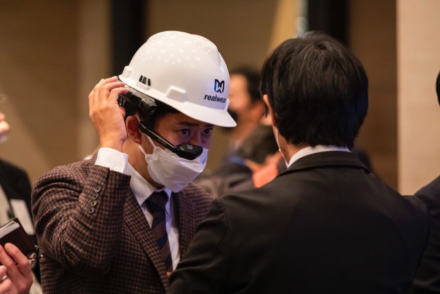 ガジェットを試す参加者