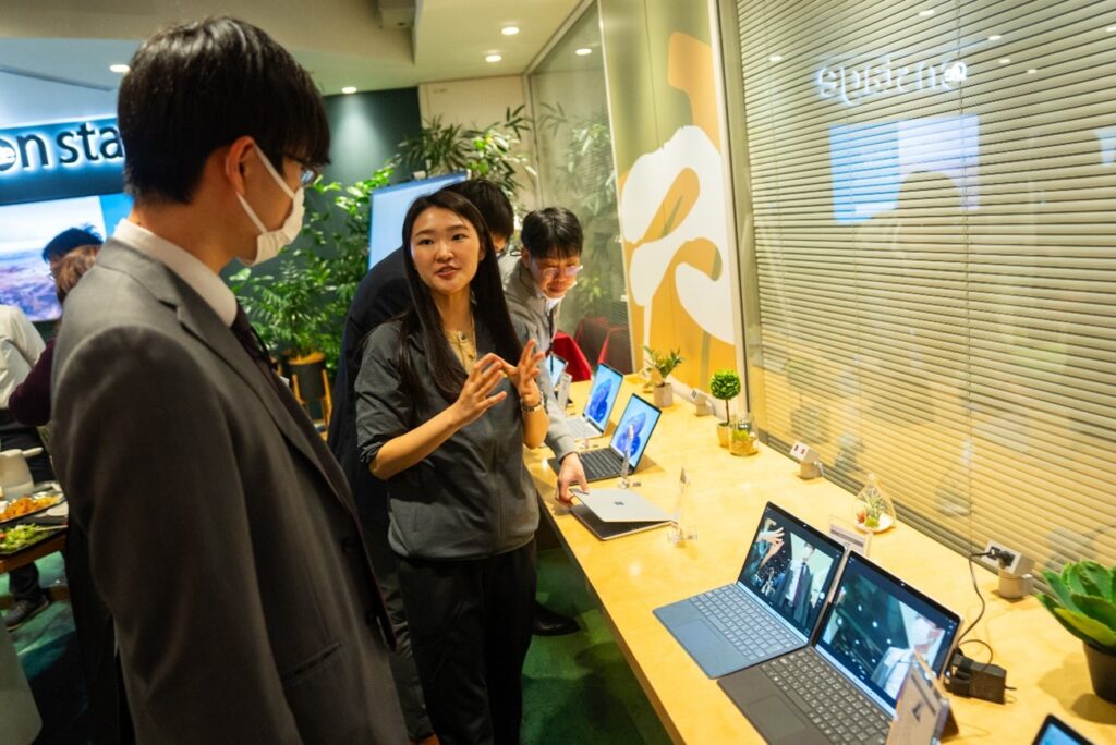 「Microsoft 金融機関向け Copilot for Microsoft 365 セミナー」終了後の懇親会の様子 2