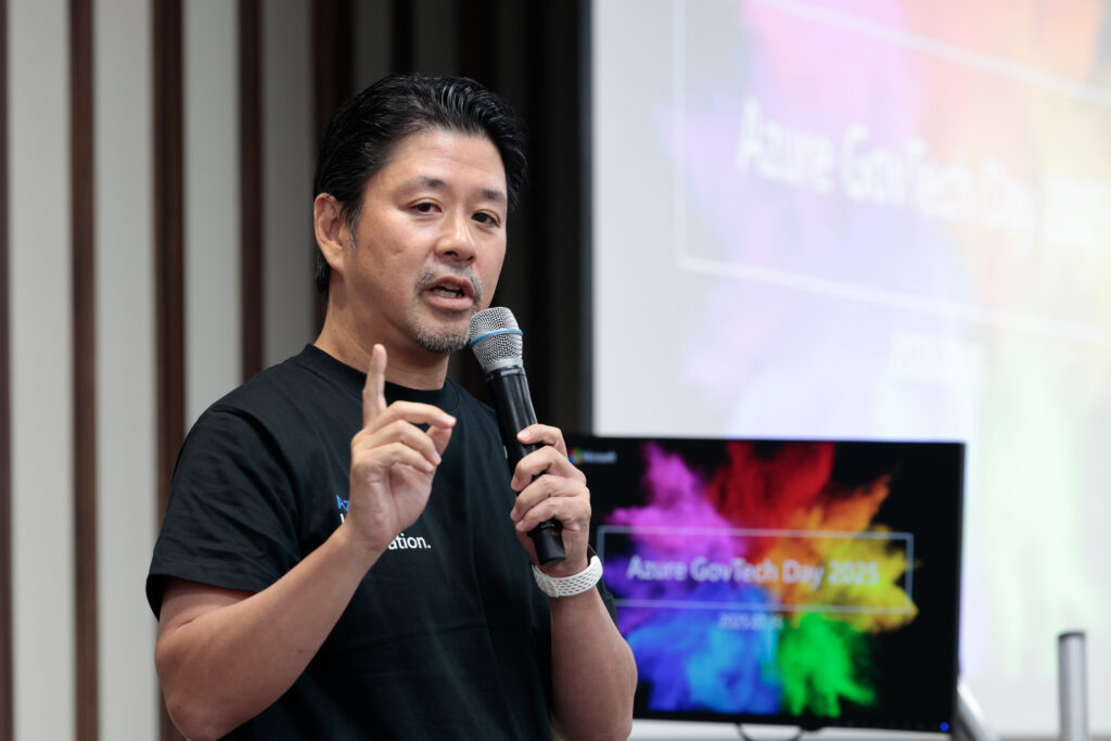 日本マイクロソフト株式会社 
執行役員 常務 パブリックセクター事業本部長 
佐藤 亮太 